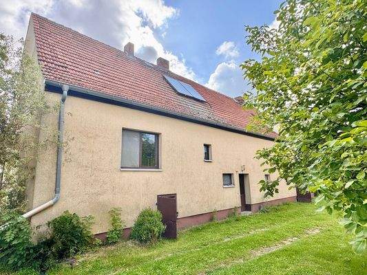 Hausansicht vom Grundstück