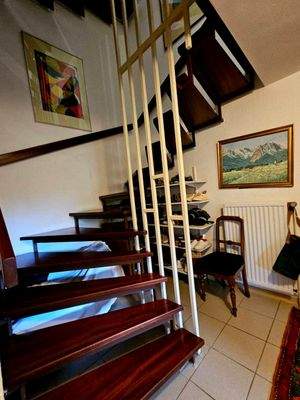 Treppe zu OG halbgewendelt