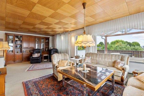 Wohnzimmer mit Zugang zur Terrasse