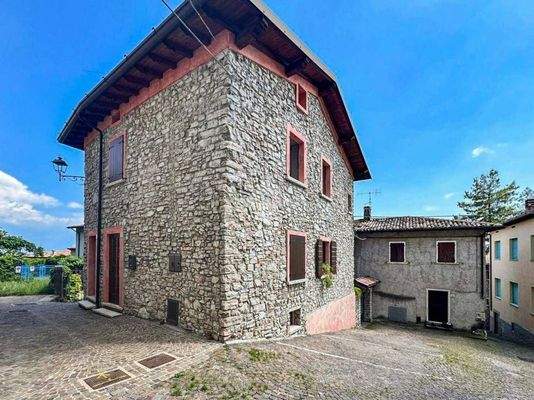 Front des Hauses1.jpg