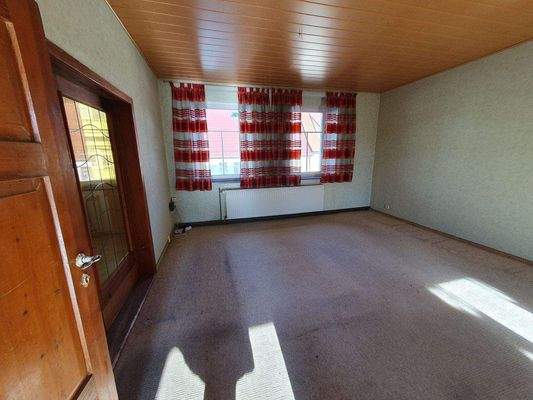 Obergeschoss Zimmer 1 (2).jpg