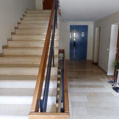 Treppenhaus mit Lift
