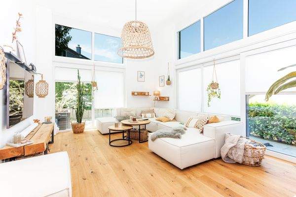 Wohnzimmer mit Luftraum