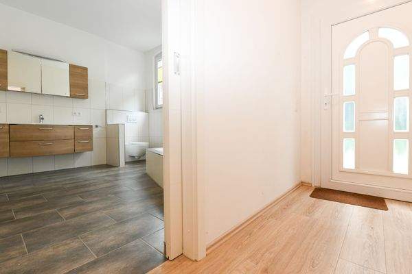 Haupthaus - EG - Flur I zum Badezimmer