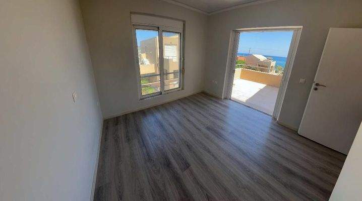 Kreta, Maleme: Villa am Meer zu verkaufen - Teil einer Anlage