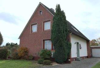 Frontansicht des Einfamilienhauses