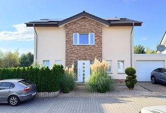 Eingangsbereich mit Garage