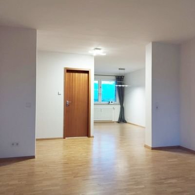 3 Wohnzimmer Blick zum Essbereich