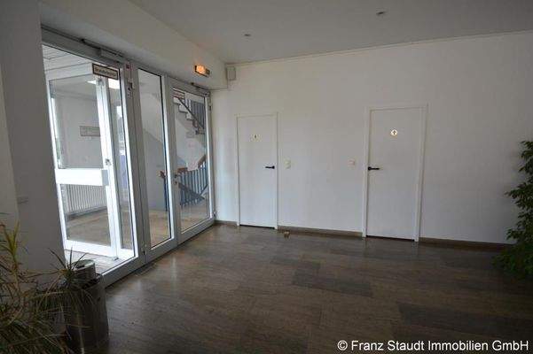 Eingangsfoyer / WC-Anlagen