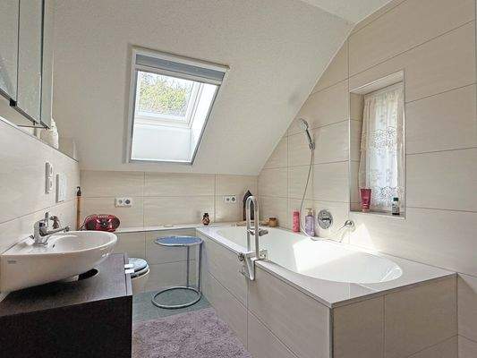 Badezimmer im Obergeschoss