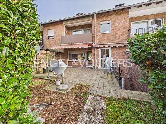 Gartenansicht mit Terrasse