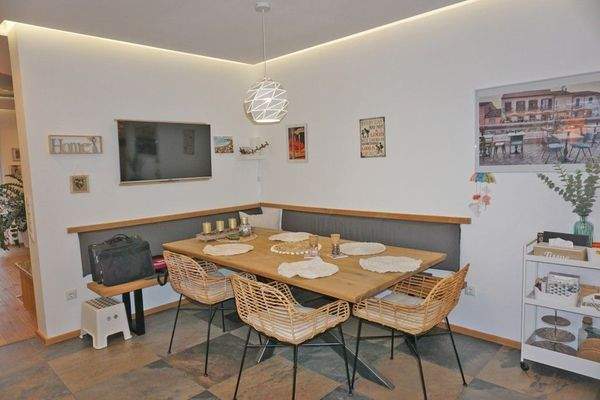 Der Essplatz direkt neben der Küche