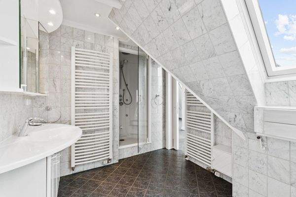 Dusch-/Dampfbad im oberen DG