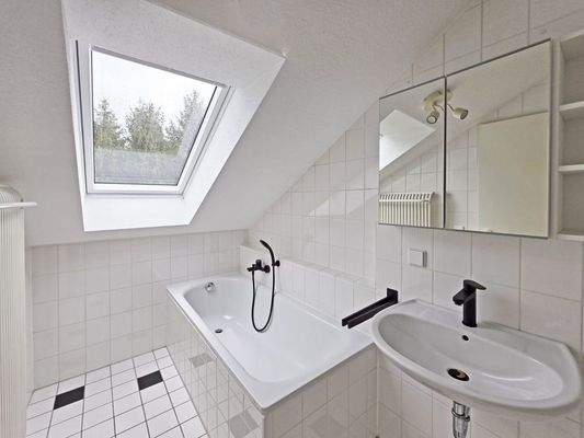 Badezimmer mit Fenster