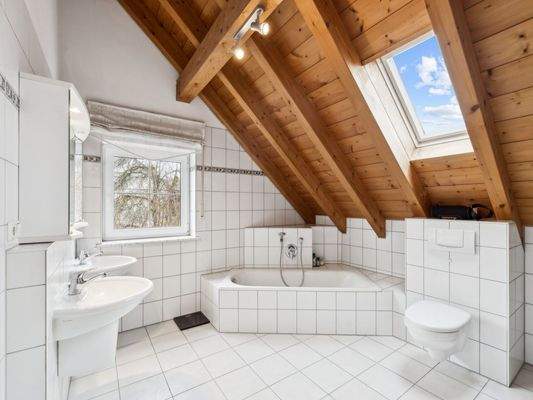 Bad Dachgeschoss Ansicht 1