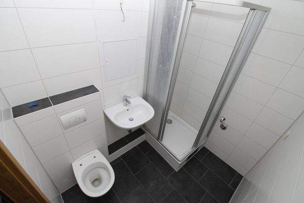 Badezimmer mit Dusche