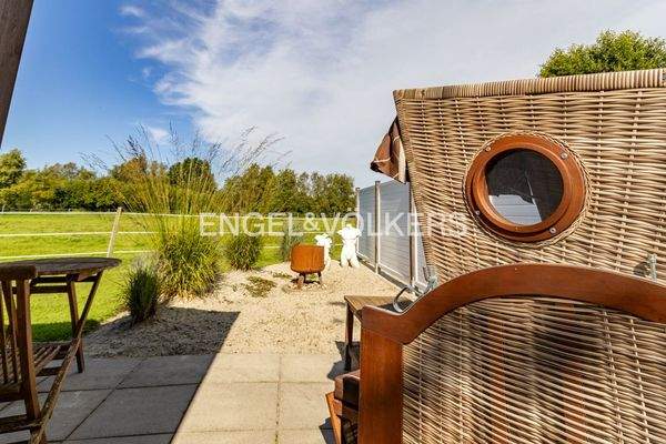 Ein weiterer Terassenbereich mit Blick ins Grüne