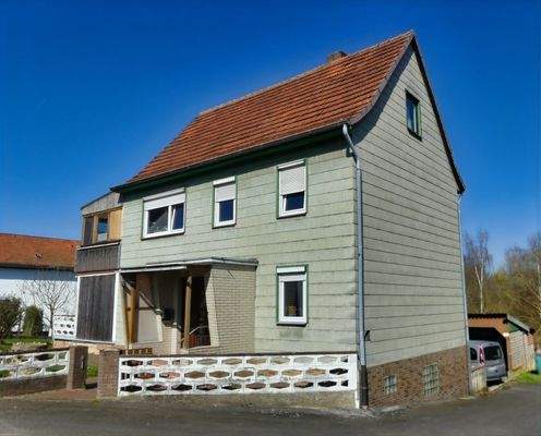 Eingangsbereich und Seitenansicht rechts