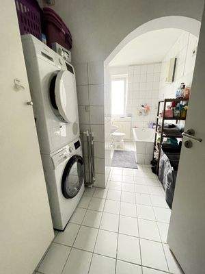 Tageslichtbad mit Wanne