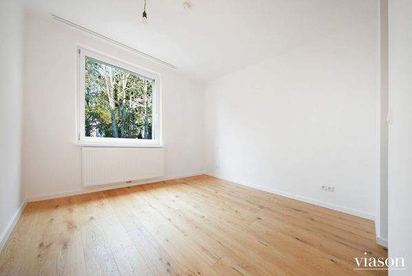 Zimmer mit Schrankraum