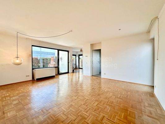 5049 Wohn- und Esszimmer