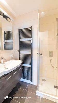 Badezimmer mit Waschmaschinen-Anschluss