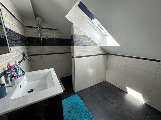 Bad im Dachgeschoss