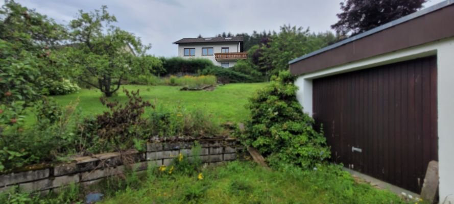 Blick von Gartenseite / Garage