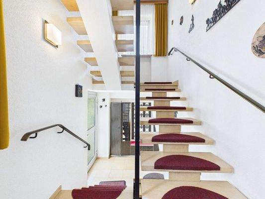 Ein-/Zweifamilienhaus mit Werkstatt in SB-Ensheim