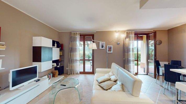 NA-072-9-Appartamento-arredato-con-corte-esclusiva