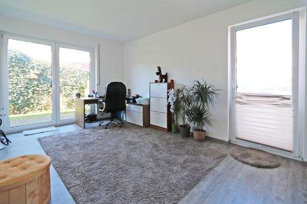 V1536 Büro Haus rechts EG