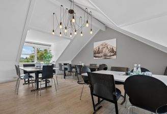 Großes Besprechungszimmer