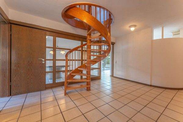 Flur mit Treppenhaus