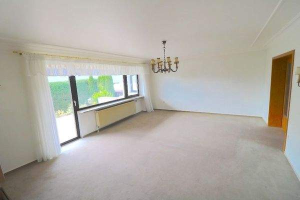 Großes helles Wohnzimmer