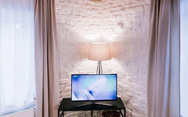 Köln-Ost-Design-Studio-OG1-smart-TV