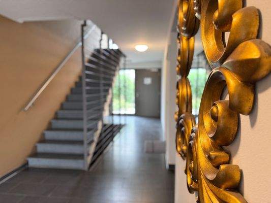 Treppenhaus mit Dekoration