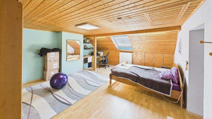 314de1a3ccc54cb685d90edd9efba59e_95_CAM01984G0-PR0509-STILL043