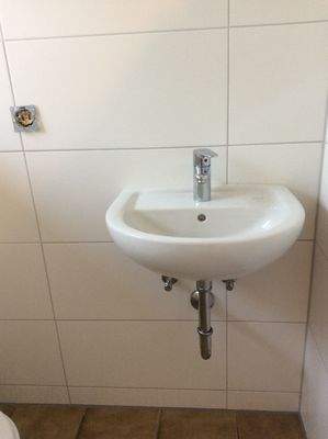 Waschbecken im Gäste-WC