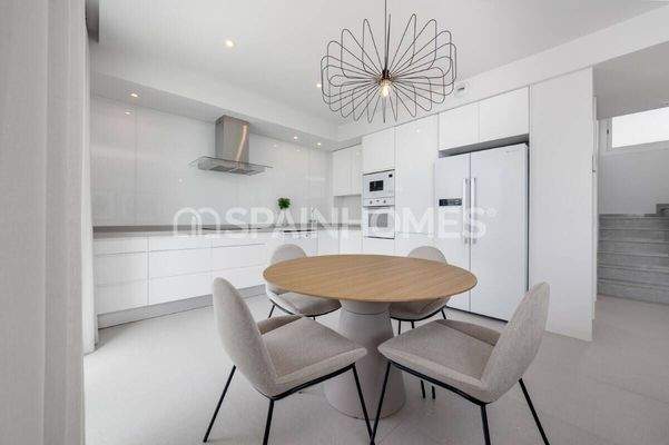 Villas Near City Center and the Beach in Mutxamel Alicante