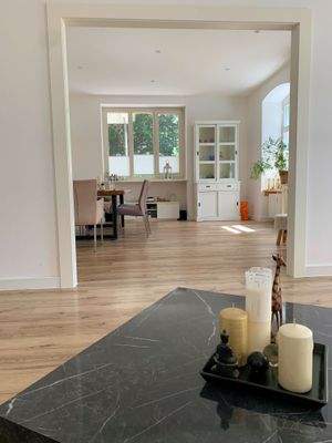 Wohnzimmer und Esszimmer