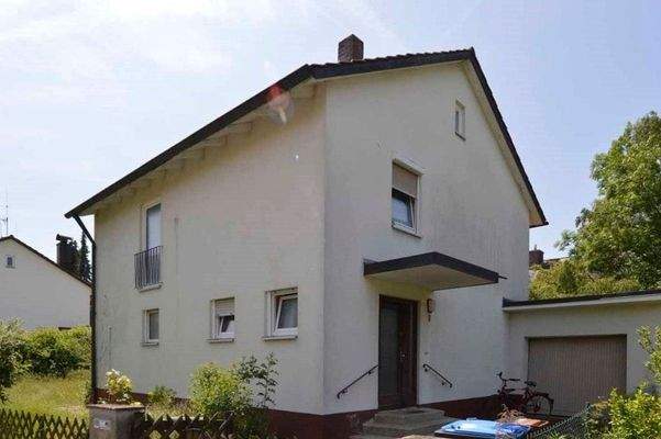 Ansicht Hauseingang mit Garage