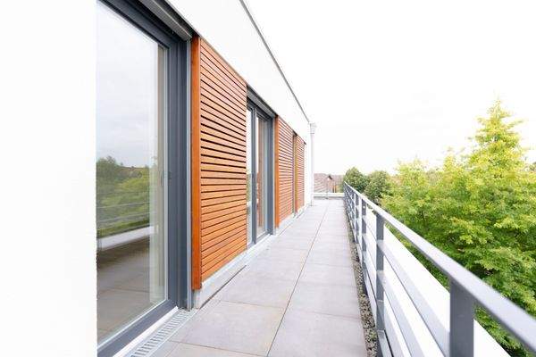 Seitliche Terrasse vom SZ