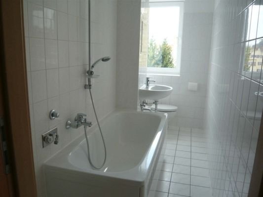 Muster-Bad mit Wanne