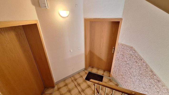 Treppenhaus - Eingang (li.)