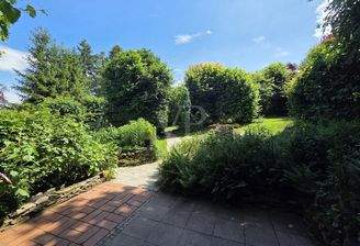  Von der Terrasse in den Garten