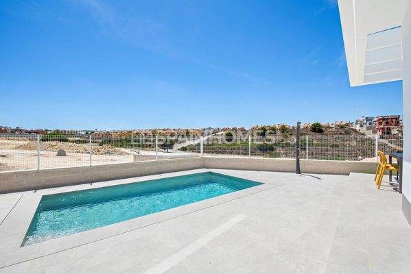 Detached Villas Near the Amenities in Algorfa Alicante