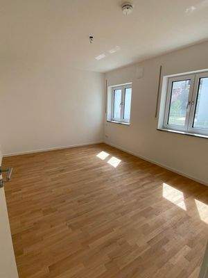 Schlafzimmer mit Eichenparkett.jpg