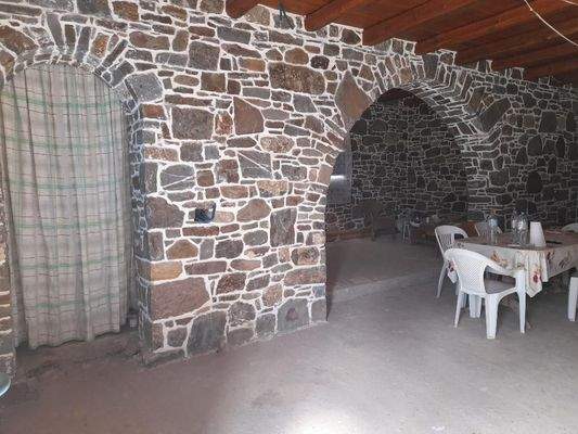 Kreta, Kato Episkopi: Traditionelles neu gebautes Steinhaus zum Verkauf