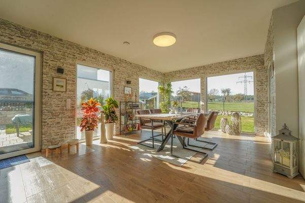 Wintergarten mit Essplatz