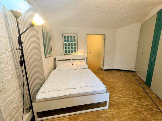 9 Schlafzimmer